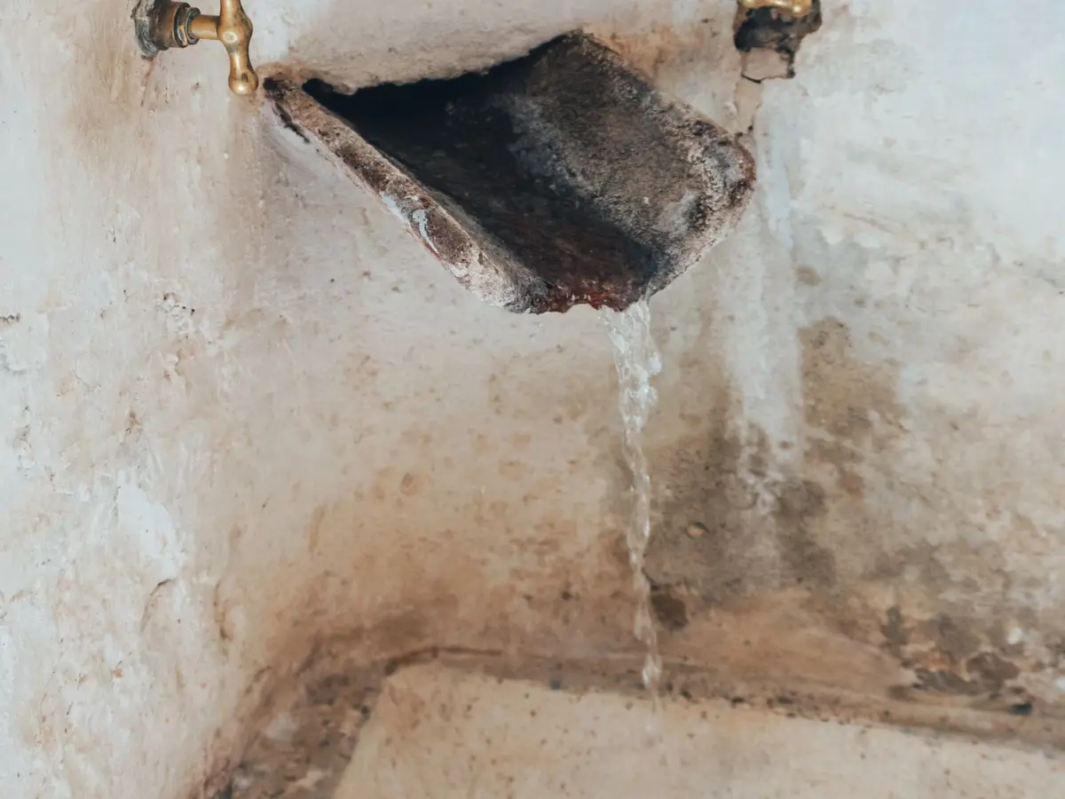 Example: old tap with mineral crust and a leak stain
